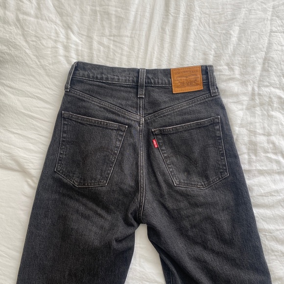 Levis Ribcage High Rise Jeans - Picture 3 of 3